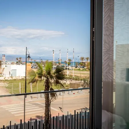 Vivi Homes - Dali Pool, Sauna, Gym & Sea View Apartamento *