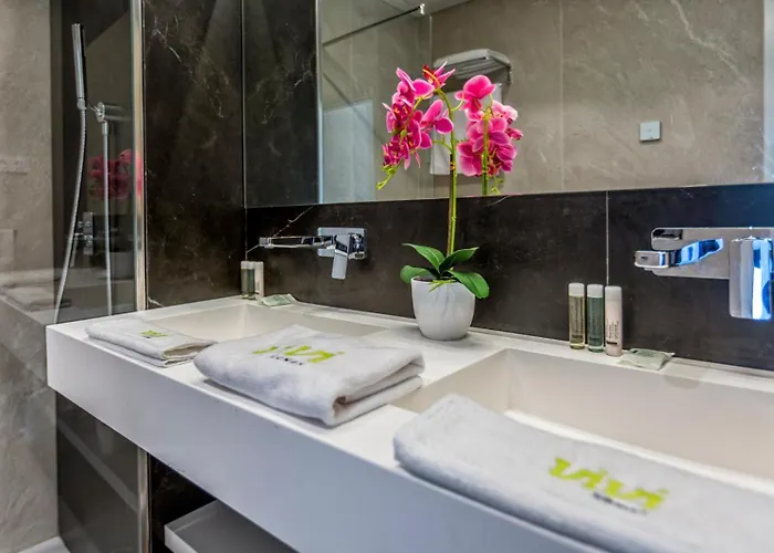 Vivi Homes - Dali Pool, Sauna, Gym&sea View *